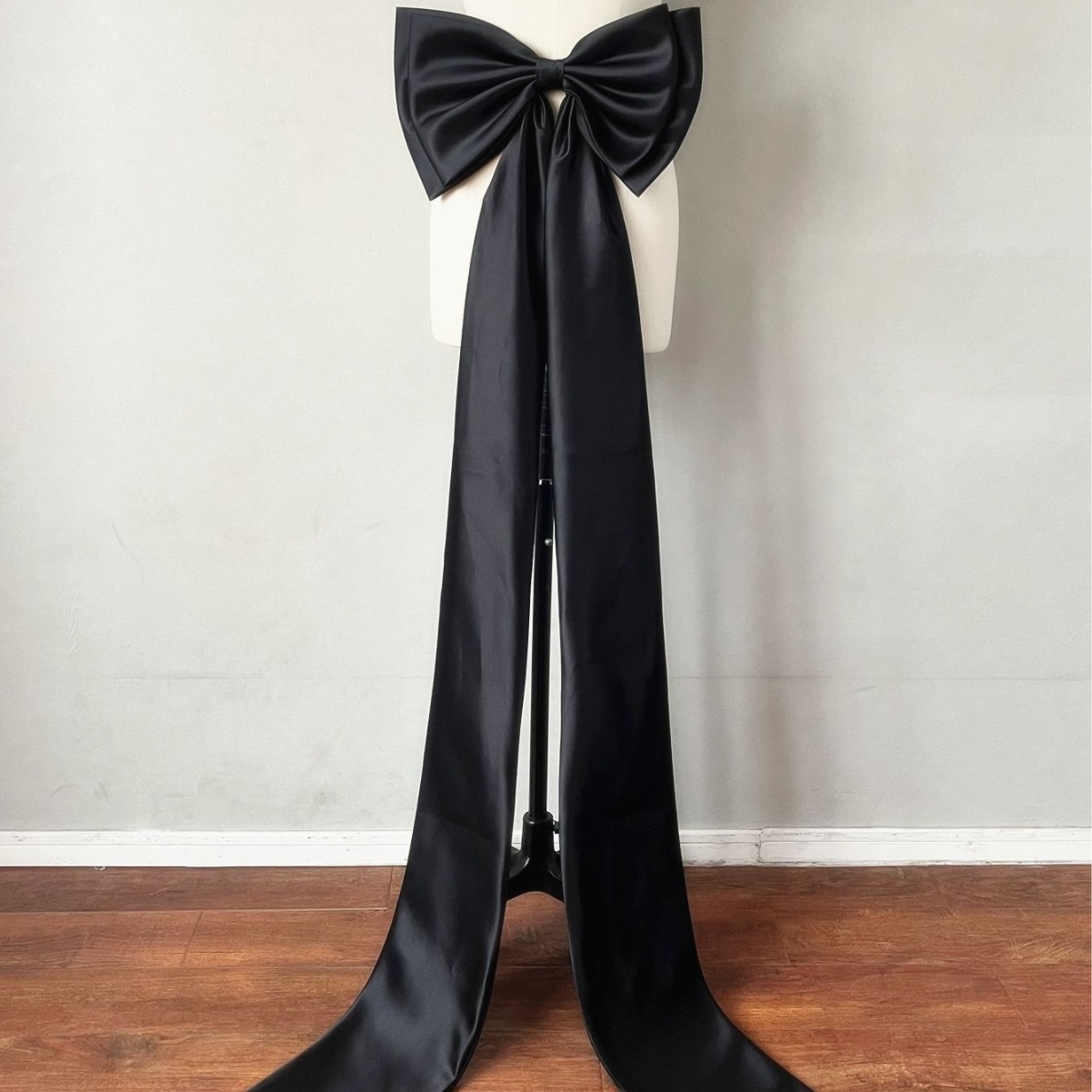 Ladies wedding dress accessories catwalk costume stage performance satin wedding dress tail big bow V135