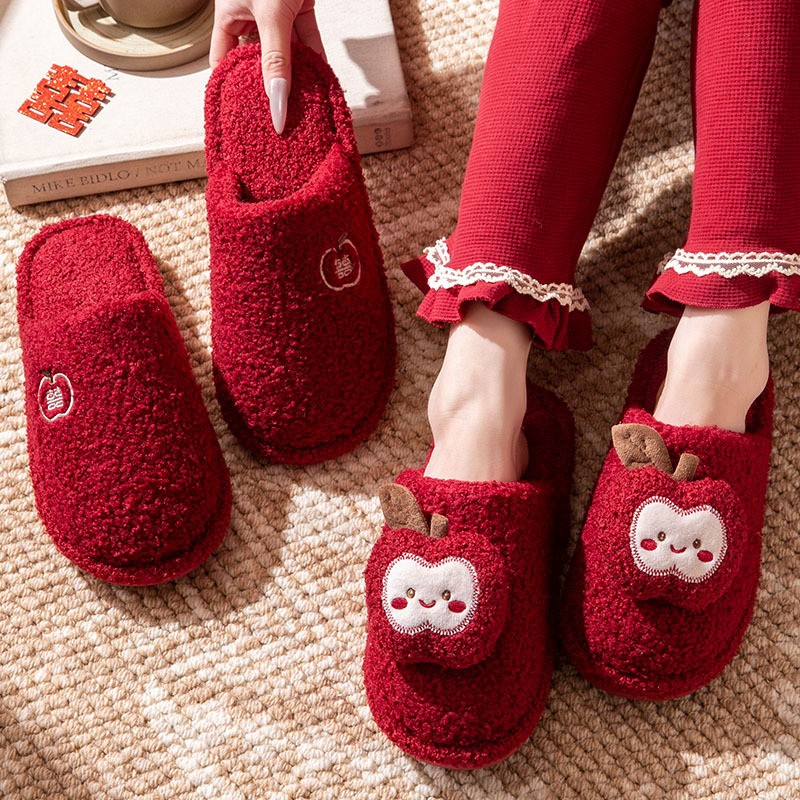 A Pair of Red Wedding Slippers for the Bride and Groom in Winter, Wedding Slippers for the Bride and Groom, Baotou Home Wedding Slippers for the Newlyweds