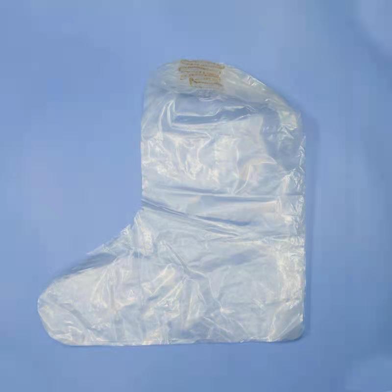 Disposable thickened waterproof shoe cover farm isolation anti-fouling boot cover outdoor plastic PE rain shoe type foot cover wholesale