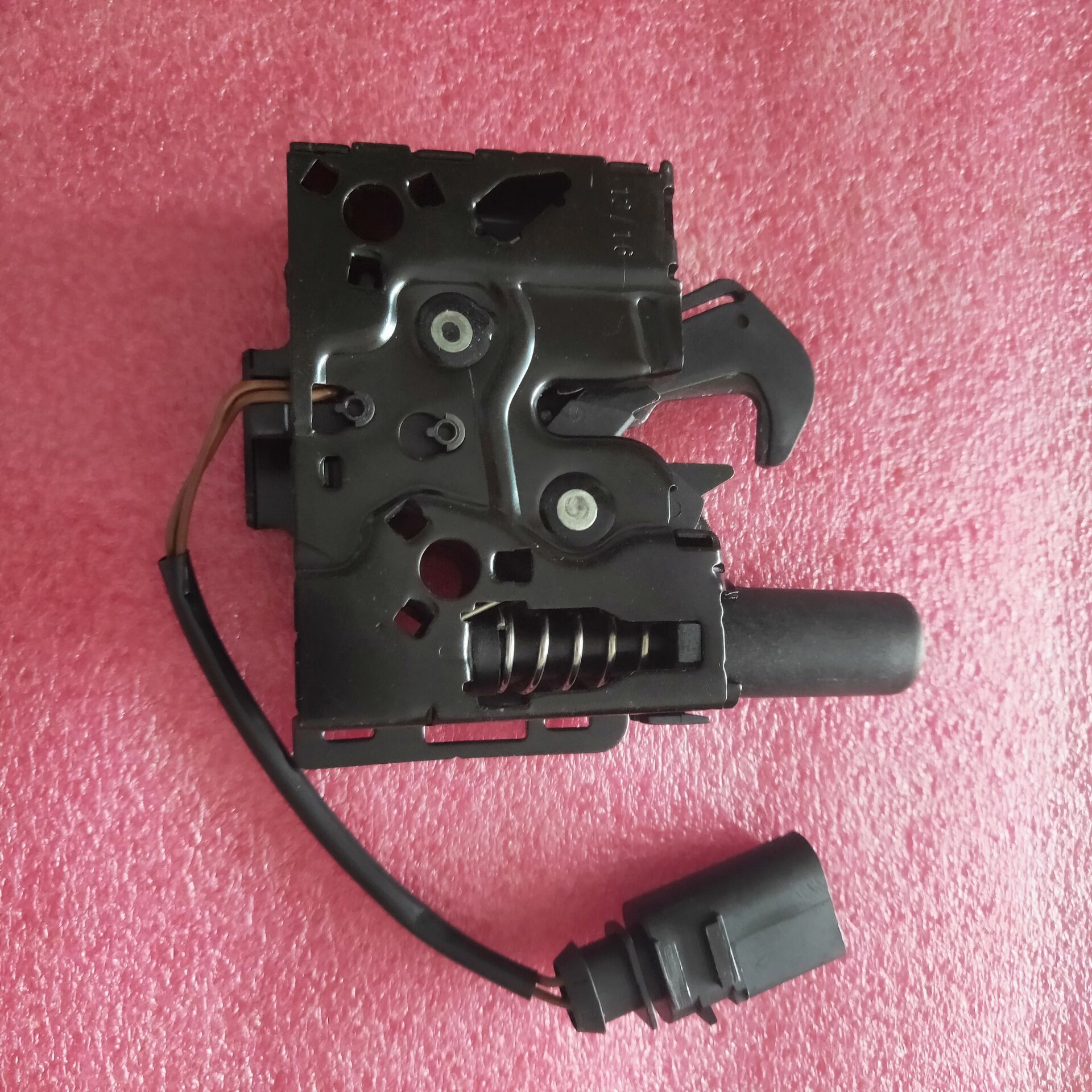 Подходит для Audi A4L B9/Q5L, замок нижней крышки двигателя 8WD 823 509