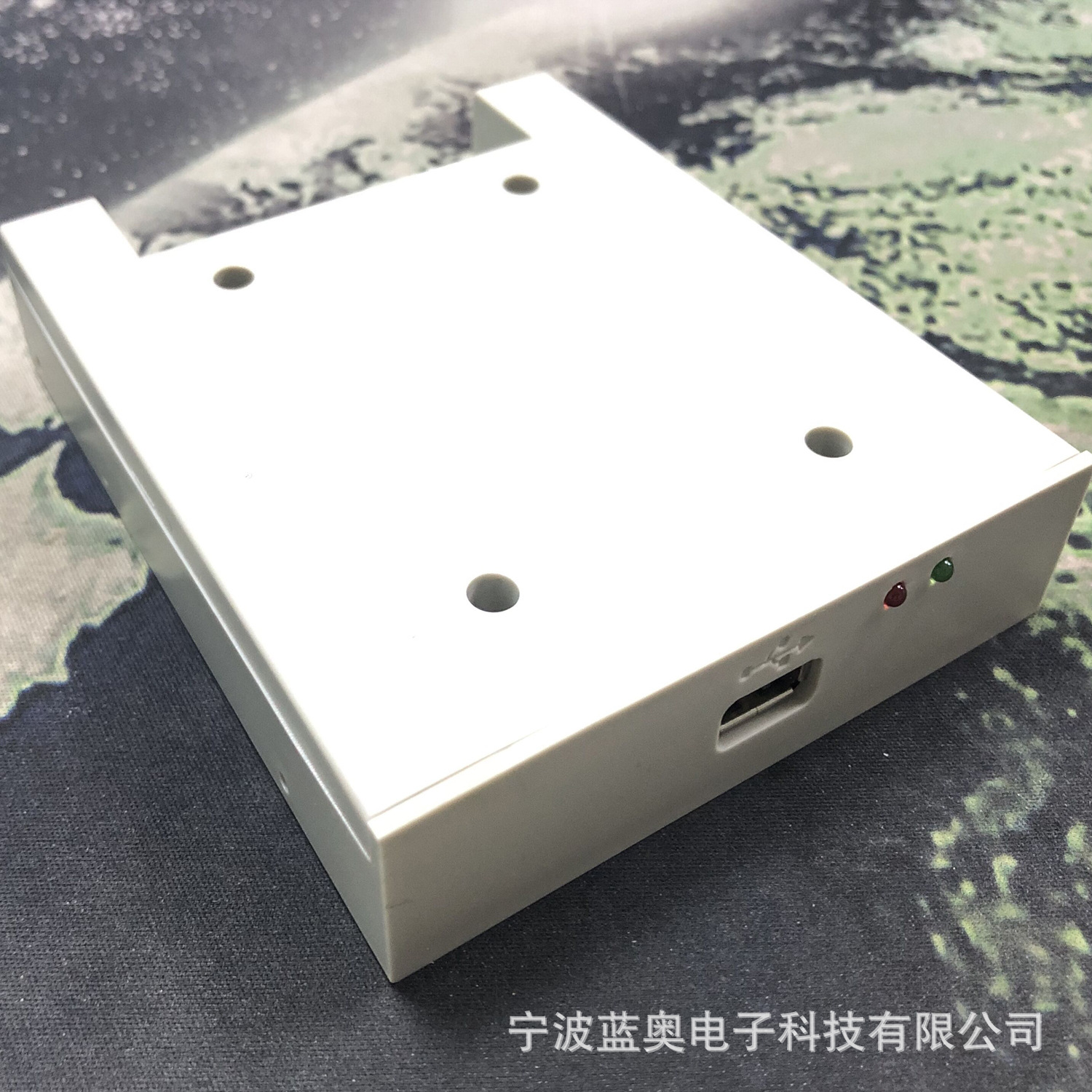 The new version of simulation floppy drive is applicable to industrial control equipment FDD-UDD U144 of various 1.44MB floppy disks.