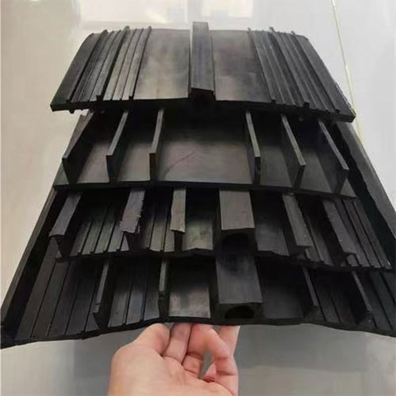 Rubber Water Stopper, Embedded Steel Edge, External Adhesive, Back Adhesive, P-Type Rubber Water Stopper 350*8 Steel Edge Water Stopper