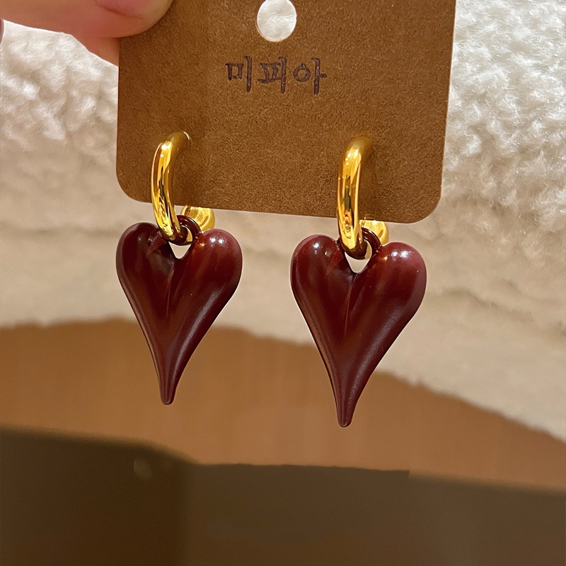 Luxurious and Exaggerated Style ~ European and American Heavy Metal Solid Pointed Heart Earrings Fashion Trend 2025