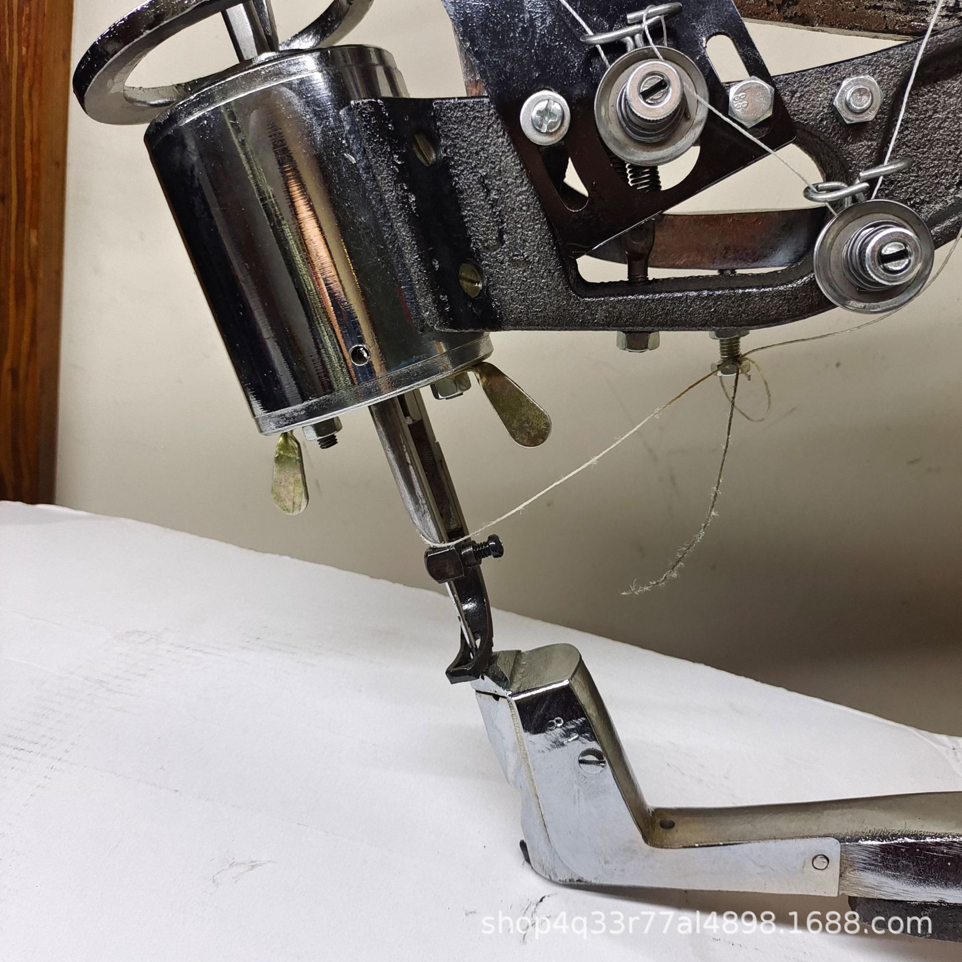 Hand-cranked oblique head shoe repair machine flat head shoe repair machine stitching machine shoe use online machine hand-cranked shoe repair machine