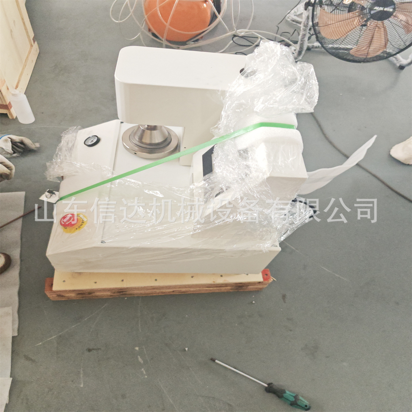 Автоматическая машина для тестирования прочности на разрыв Без сильного магнитного поля и источника вибрации Плоский и стабильный рабочий стол