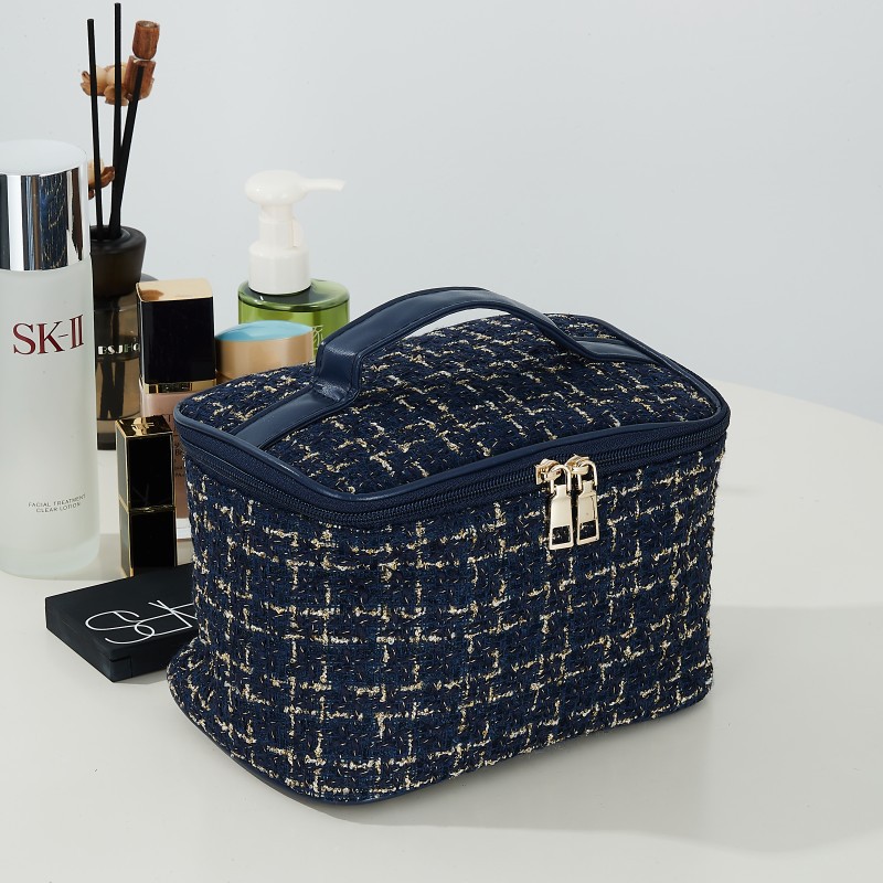 New Style Small Fragrance Cosmetic Bag for Women K-Style Large Capacity Ins Style Popular Satchel Toiletry Cosmetics Bag Factory Wholesale