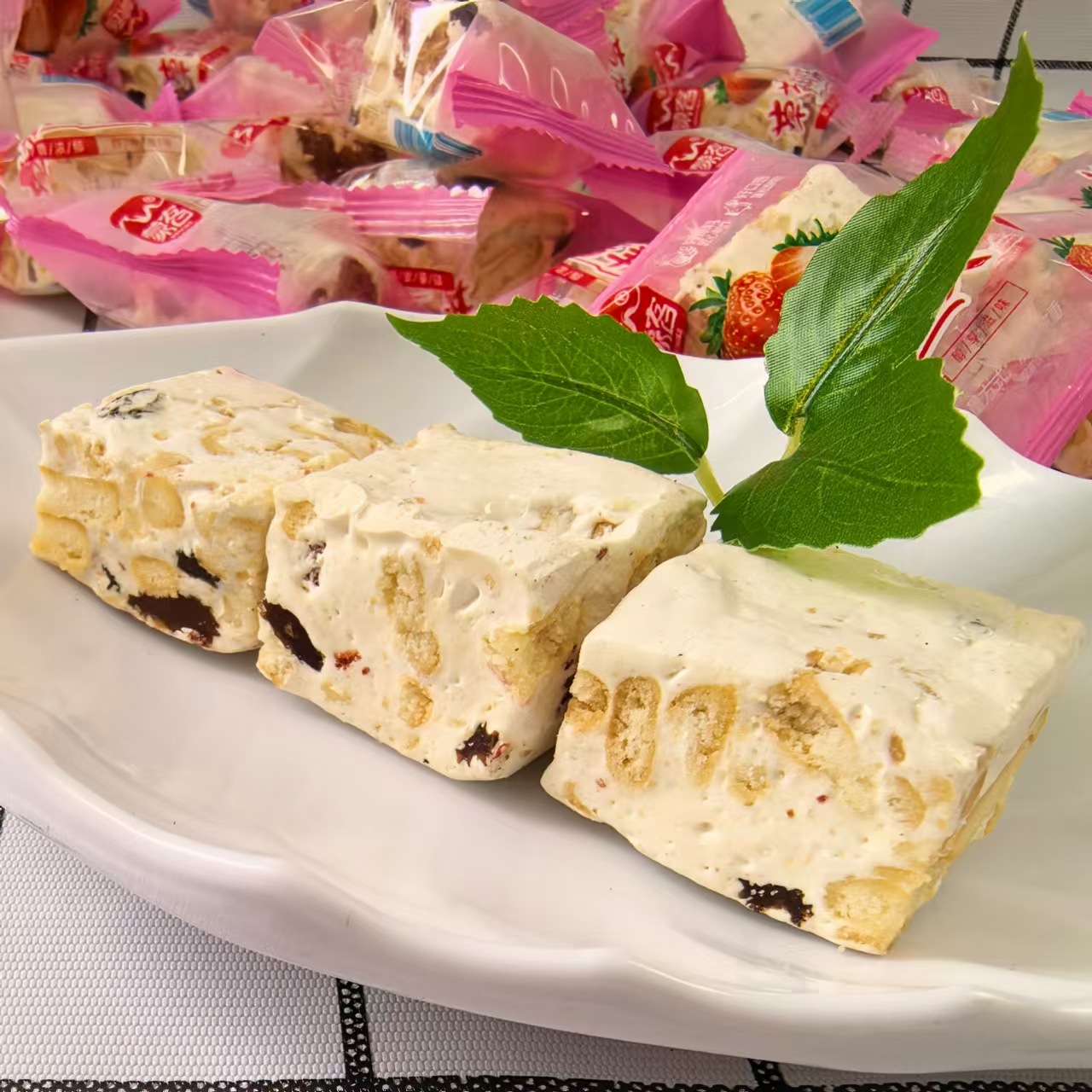 Net red strawberry goat milk fu freeze-dried strawberry independent packaging snack nut specialty a generation of postage