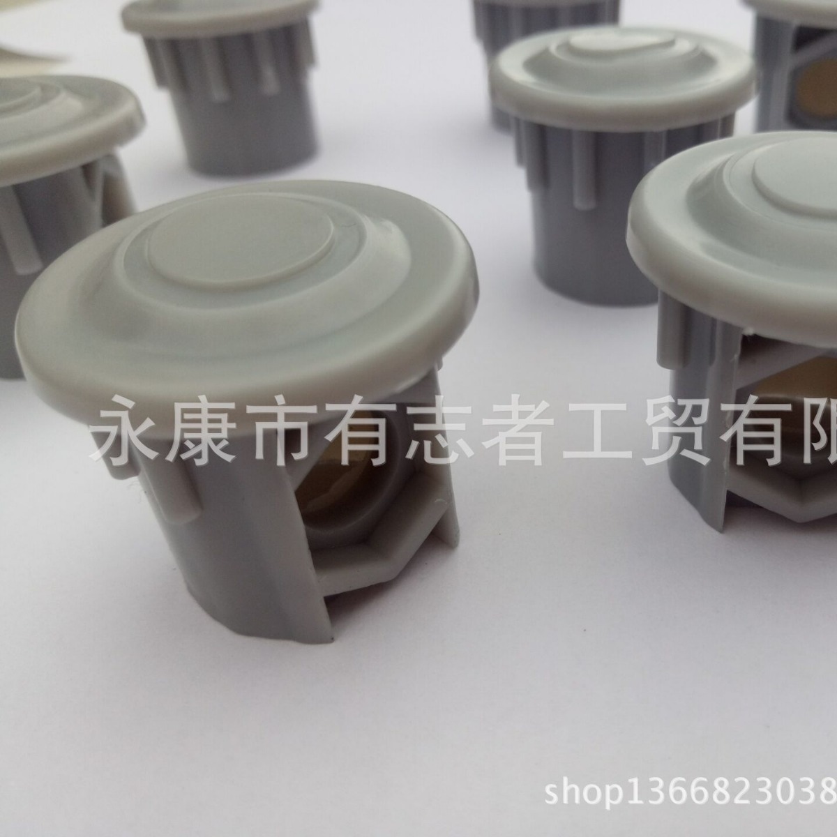 Single-pole drying rack needs to be fitted with nuts and lower plugs of floor drying rack accessories.