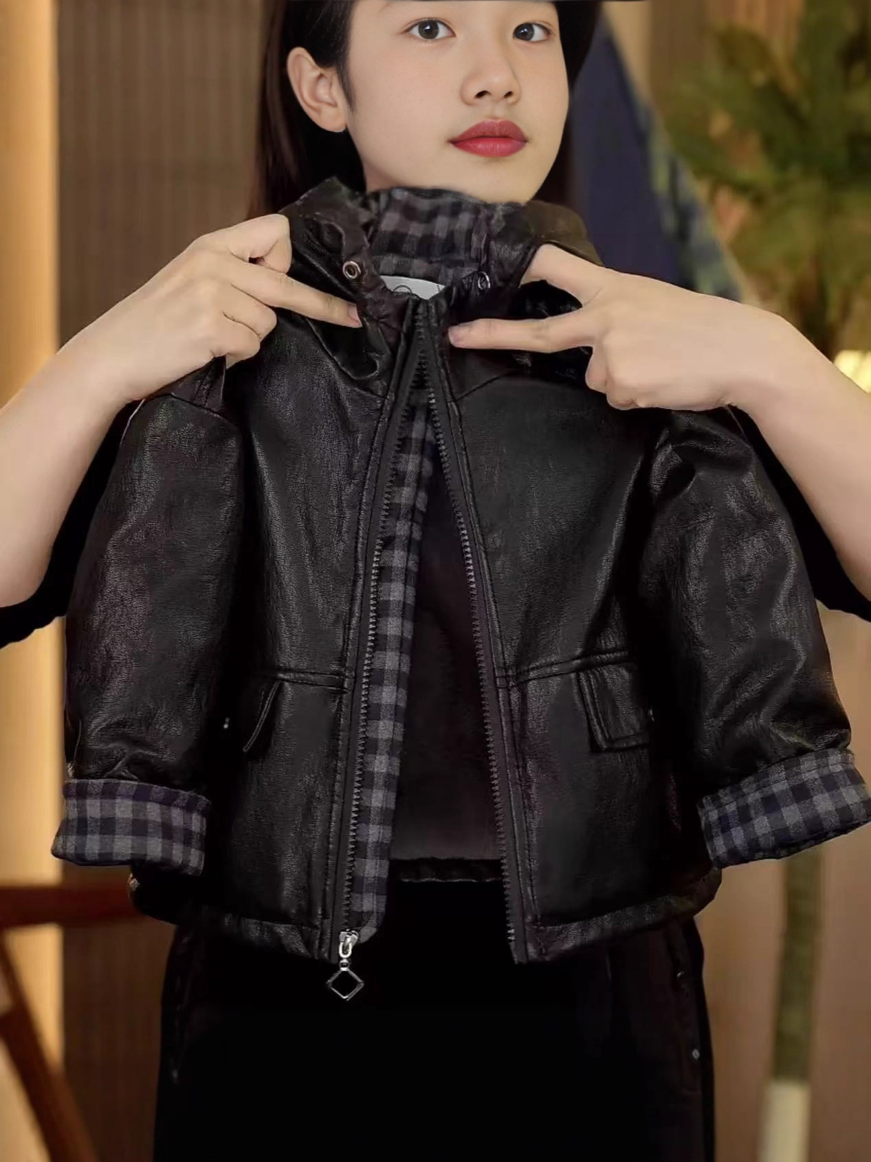 2025 Autumn and Winter Medium and Large Children's Tops for Girls and Boys Hooded Fleece-Lined Thickeneded Windproof Warm Thickeneded Leather Jackets