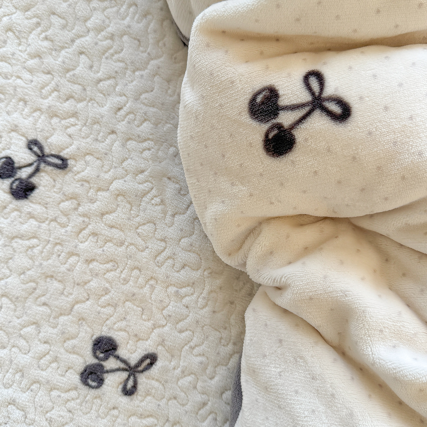 Soft and Cozy~ Autumn and Winter Bed Cover Set, Milk Velvet Four-Piece Set, Simple and Fresh, Girly Style, Fleece-Lined, Thickened, Warm Velvet 4