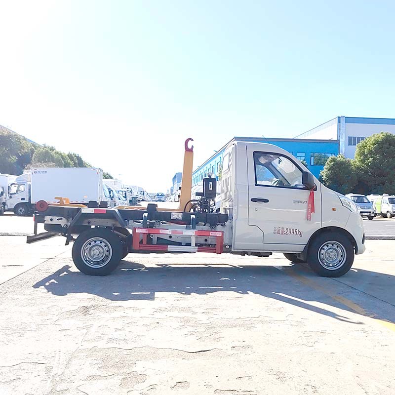 Fukuda Xiangling 3-Square Hook Arm Garbage Truck, Garbage Collection and Removal in Urban Scenic Spots and Community Areas, One Truck with Multiple Boxes