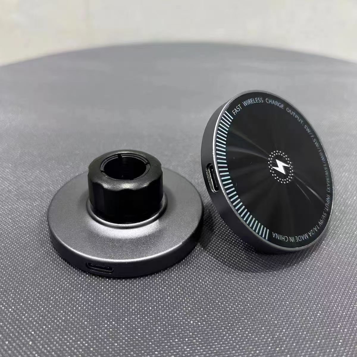 Car Magnetic Mobile Phone Holder Magnetic Wireless Charging Car Multi-Function Didi Navigation Mobile Phone Charging Holder