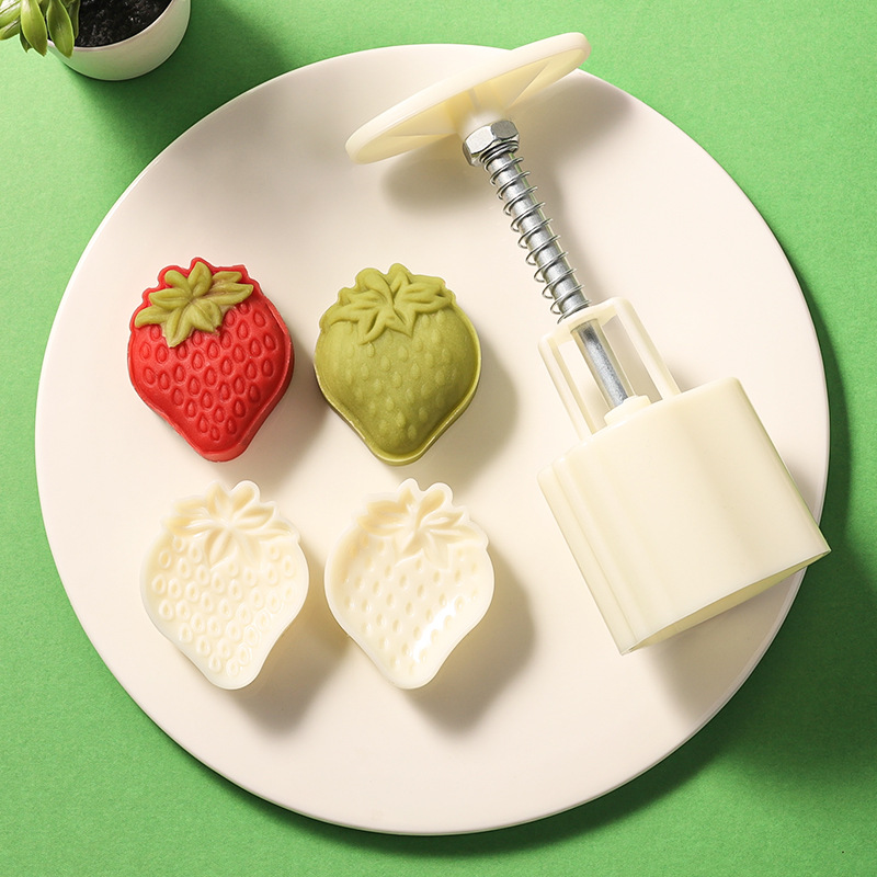 Internet celebrity 2023 new Korean cartoon Fruit strawberry moon cake mold for green bean cake ice cream pastry press home