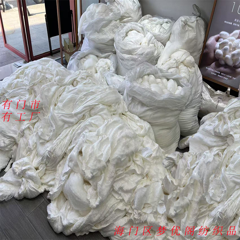 Tongxiang Single and Double Palace Mulberry Silk Raw Material Silk Light Semi-Finished Quilt Core Handmade Custom Flower Silk Quilt Core Wholesale