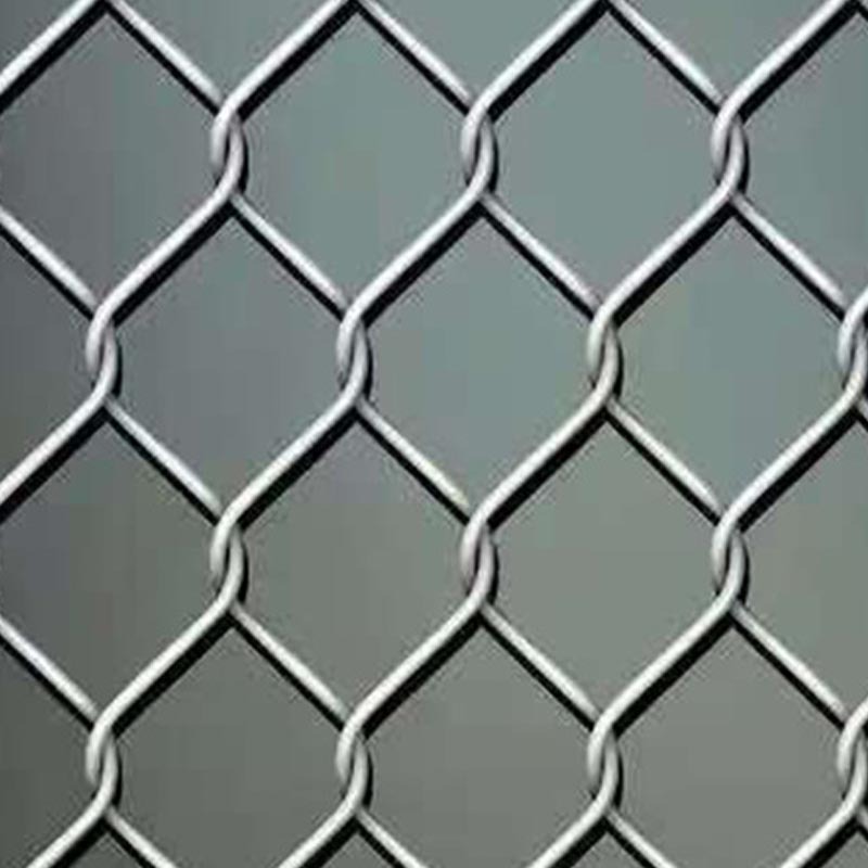 Hot-Dip Galvanized Chain Link Fence, Outdoor Wire Mesh, Sturdy Breeding Fence, Highway Fence, Guardrail, Diamond-Shaped Chain Link Fence, Customized