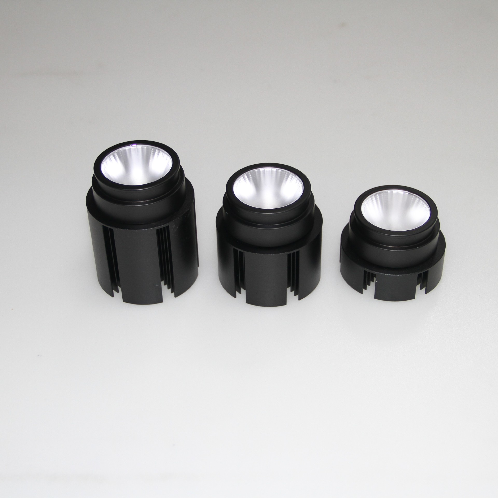 Инженерный низкопрофильный радиатор 12W15W20W25W, холодная ковка, комплект модулей 50LED, заменяет лампочку MR16GU10