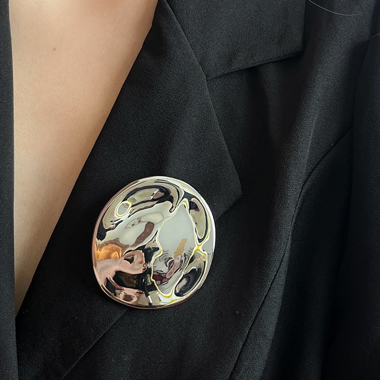 Casual Streamlined Asymmetrical Round Brooch French Retro Geometric High-End Suit Jacket Sweater Pin Women's Trendy