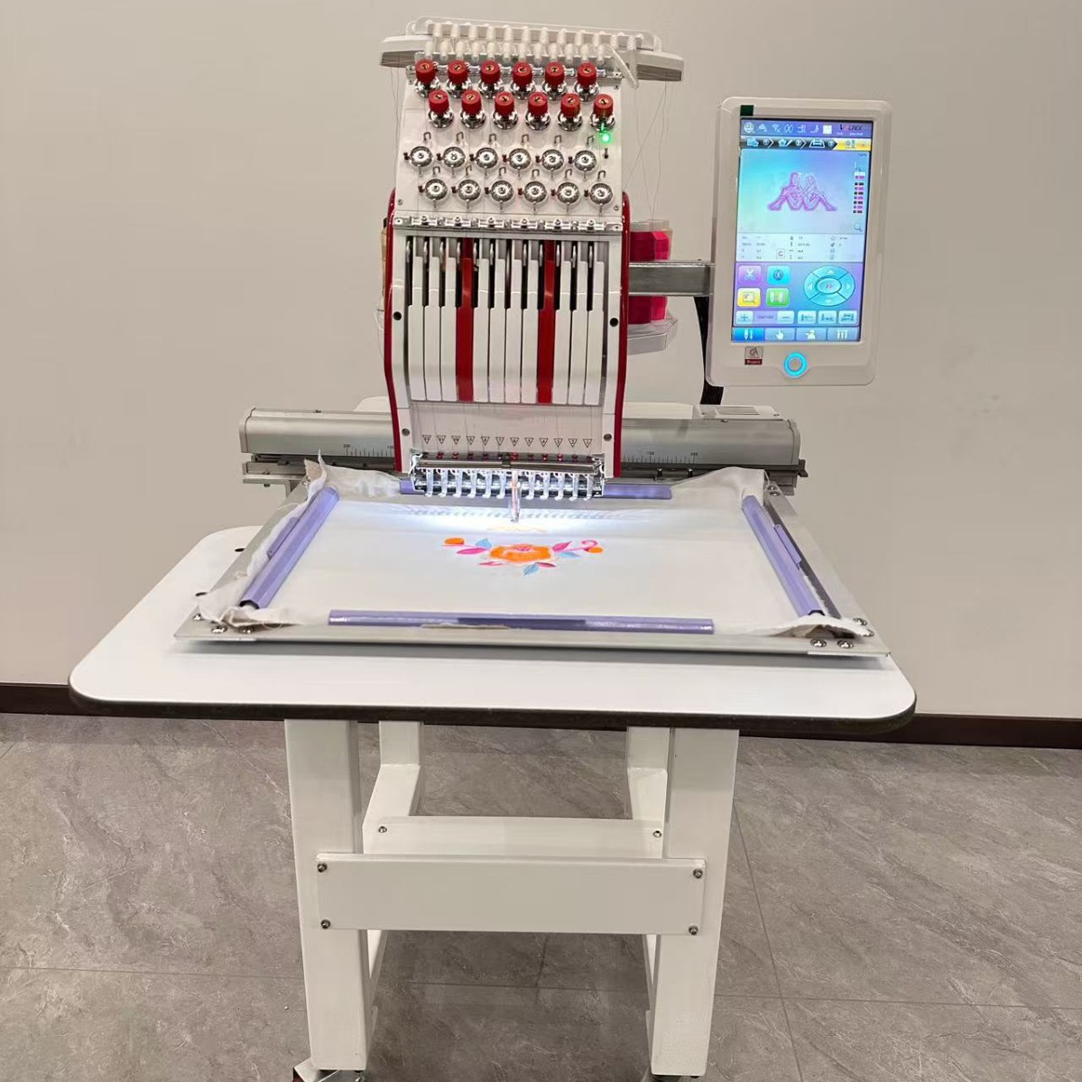 Одноголовочная вышивальная машина Yip с 12 иглами Новая цветовая A15 Электрическая вышивальная машина 300*400