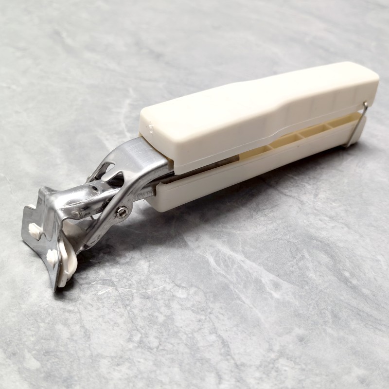 Kitchen Gadgets, Cream White Stainless Steel Bowl Holder, Anti-Scalding Plate Holder