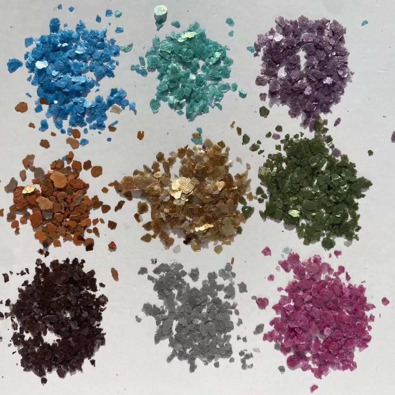 In-Stock Metallic Nail Art Mica Flakes Dyed Rock Flakes Real Stone Paint Floor Dyed Sequins Colorful Mica Glitter