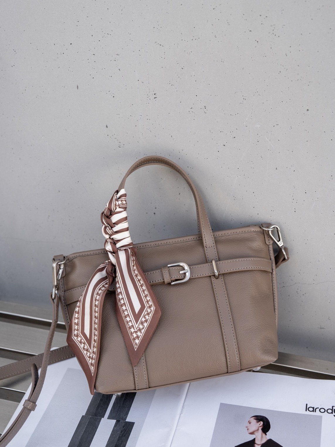 Korean Style First-Layer Cowhide Women's 2025 Spring New Style Niche Tote Bag Fashionable Versatile Shoulder Crossbody Bag