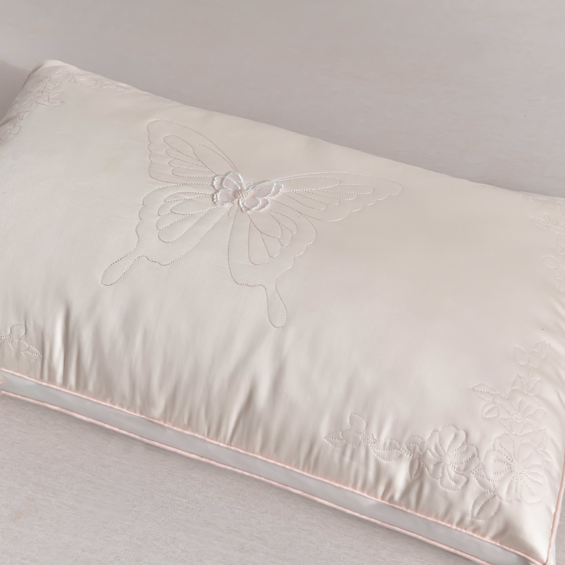 Class A Super Soft Silk Pillow Pillow Core Cervical Pillow for Helping Sleeping Home Pair Single Pillow for Student Dormitory