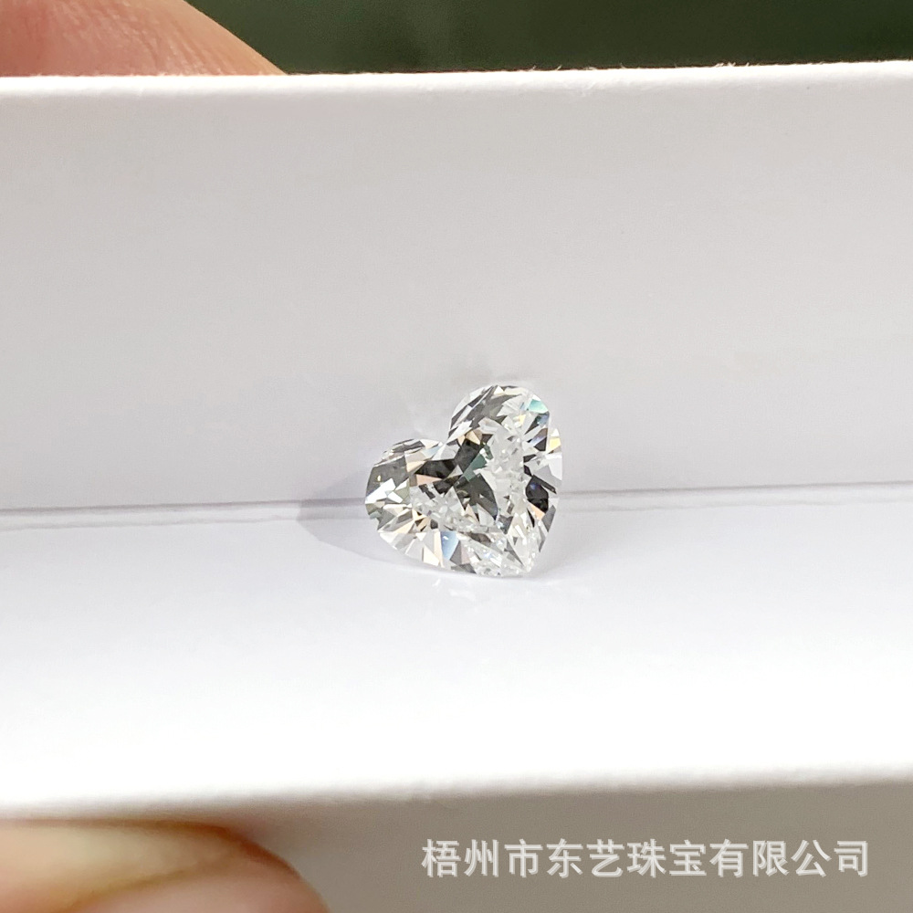 Moissanite bare stone heart-shaped DEF color VVS1 clarity Wuzhou manufacturers direct supply in stock wholesale