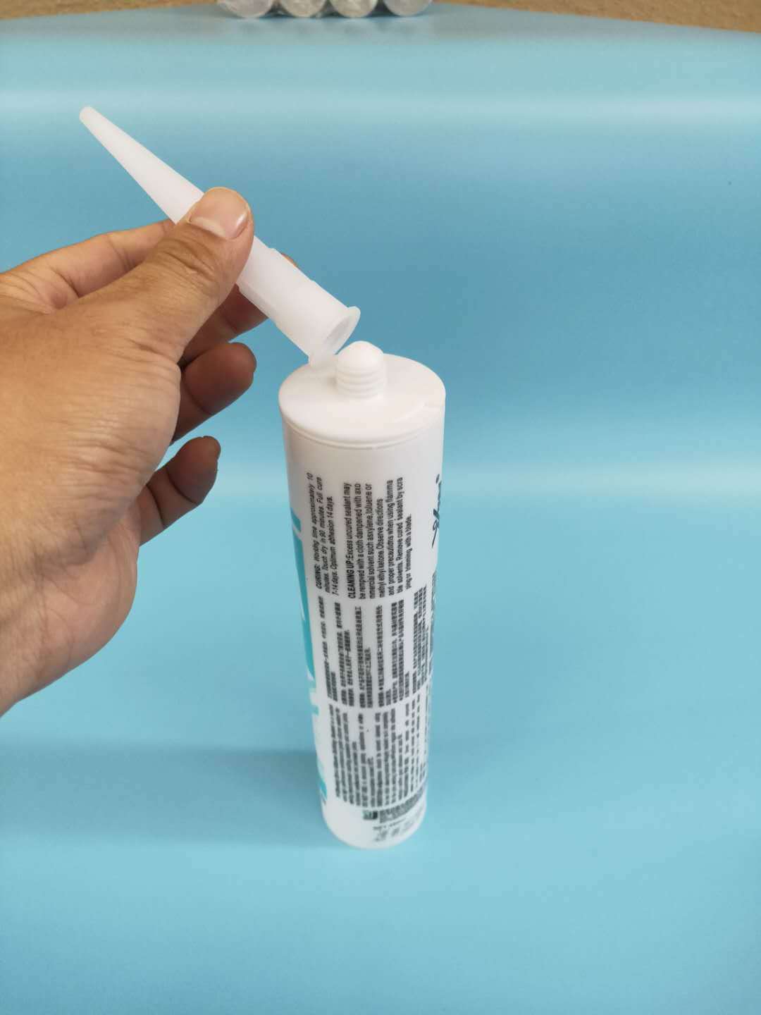 Glass glue head glass glue nozzle plastic glue head weather-resistant glue head nail-free glue nozzle bottled glue nozzle