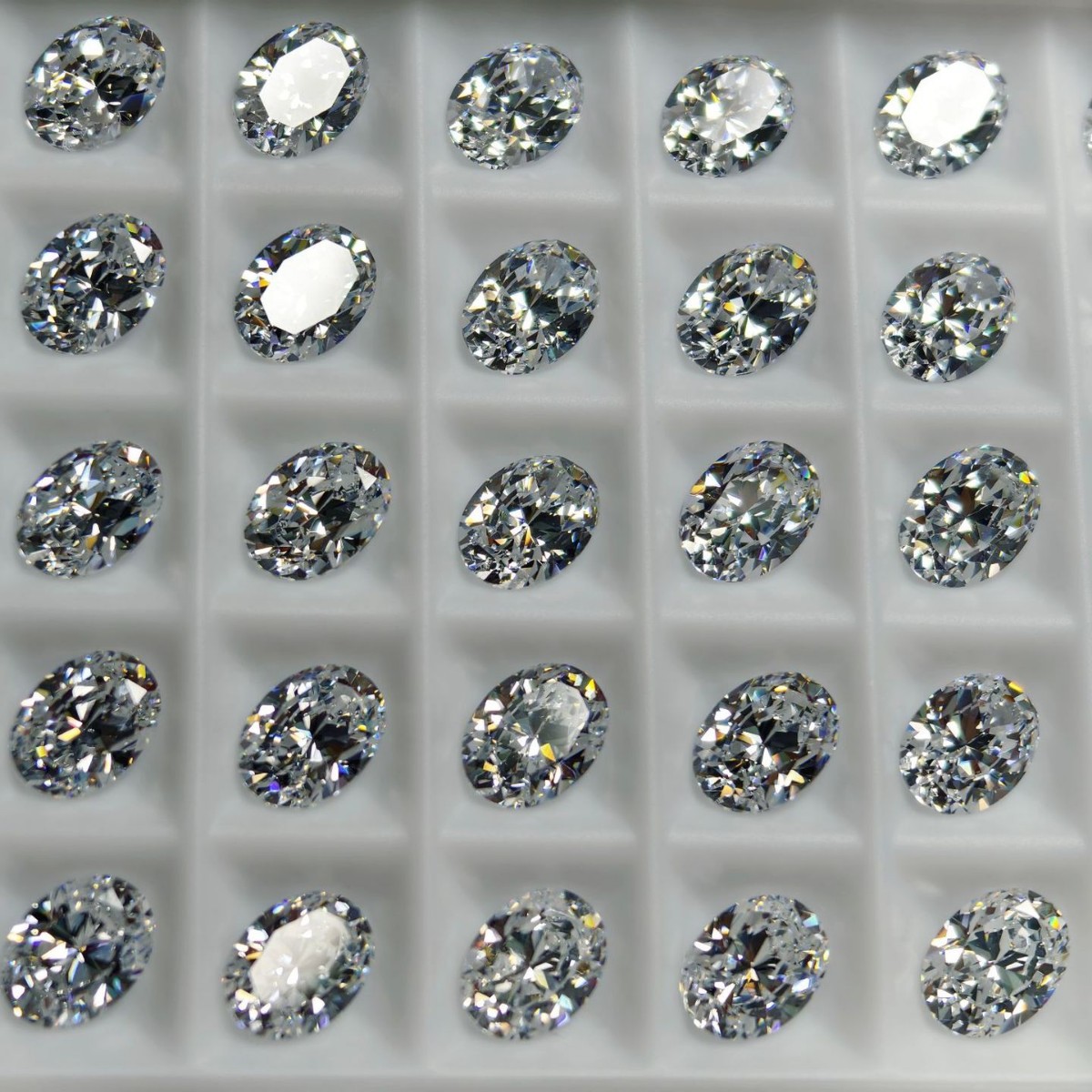 Яйцевидный осевой гитая материал 5Aspg огранка циркона кубического циркония необработанный камень