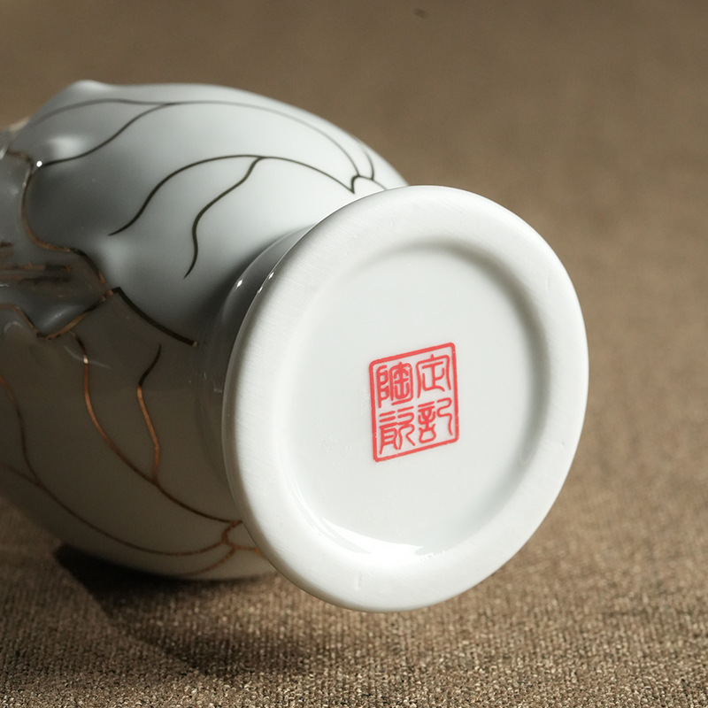 Ceramic Gold-Painted Jade Water Bottle for Buddha, Flower Vase Ornaments, Guanyin Bodhisattva Water Bottle, Buddha Supplies, Buddha Supplies