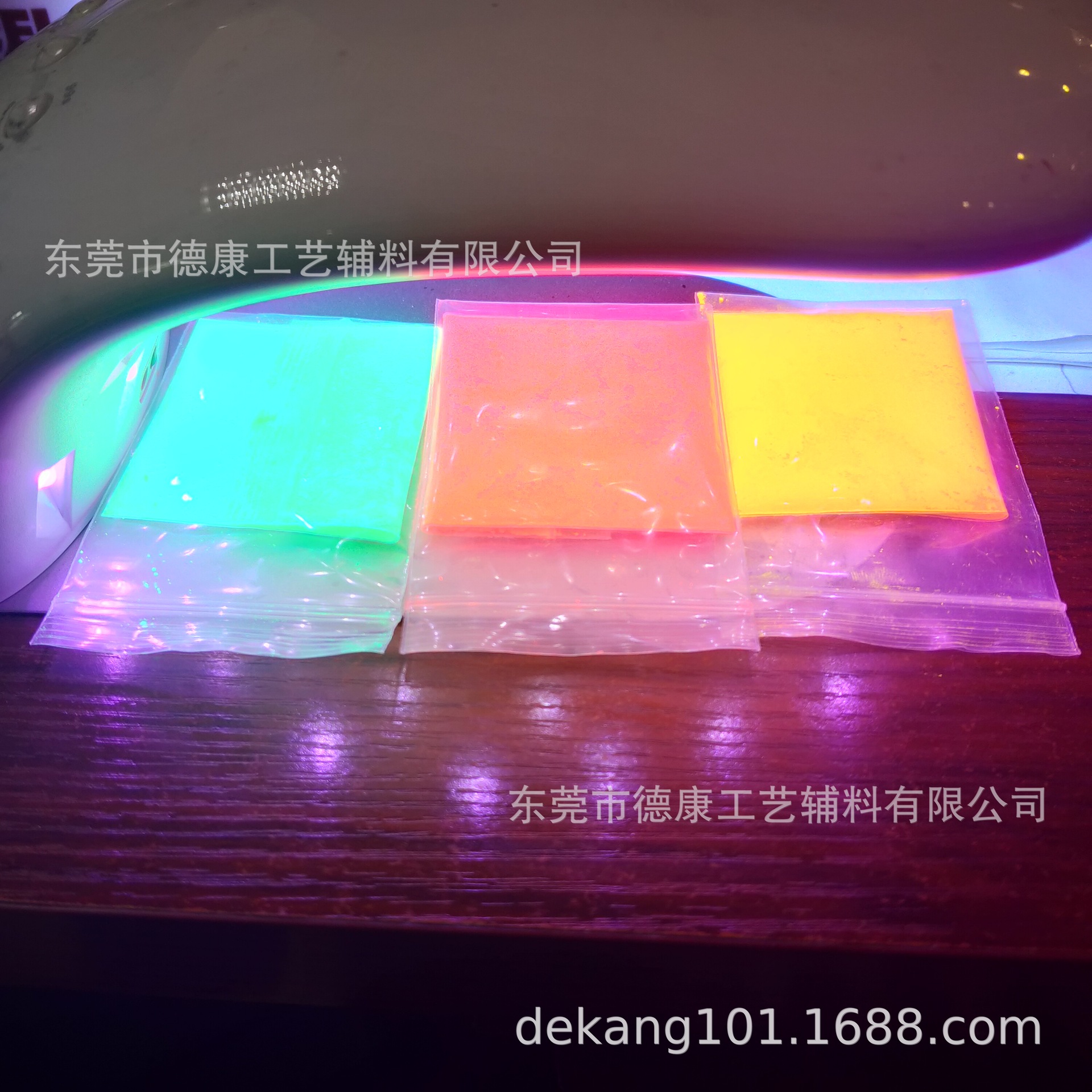 Supply of Fluorescent Powder Phase-Soluble Good Applicable Glue Paint Ink Paint Printing Spring Pigment 10G/Bag