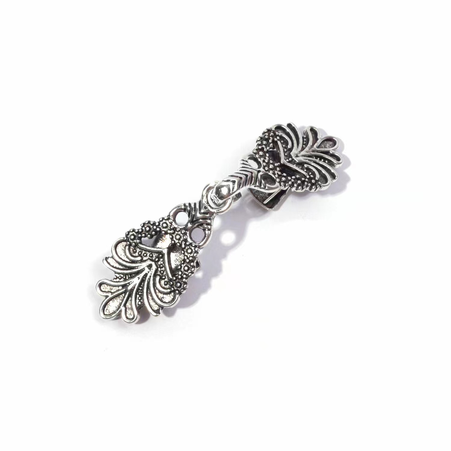 New Chinese Retro Alloy Shawl Clip Creative Hollow Silk Towel Buckle Travel Clothes Jewelry Buckle Sweater Clip Brooch