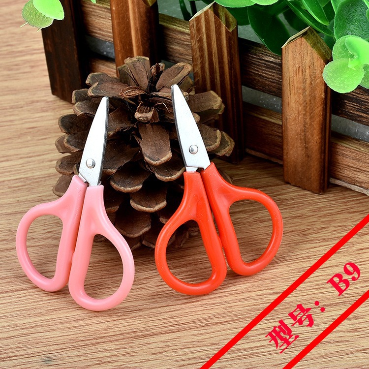 Factory Direct Supply Beauty Scissors Pink Orange Multifunctional Eyebrow Trimming Scissors Student Cross Stitch Makeup Cotton Scissors Ready for Sale