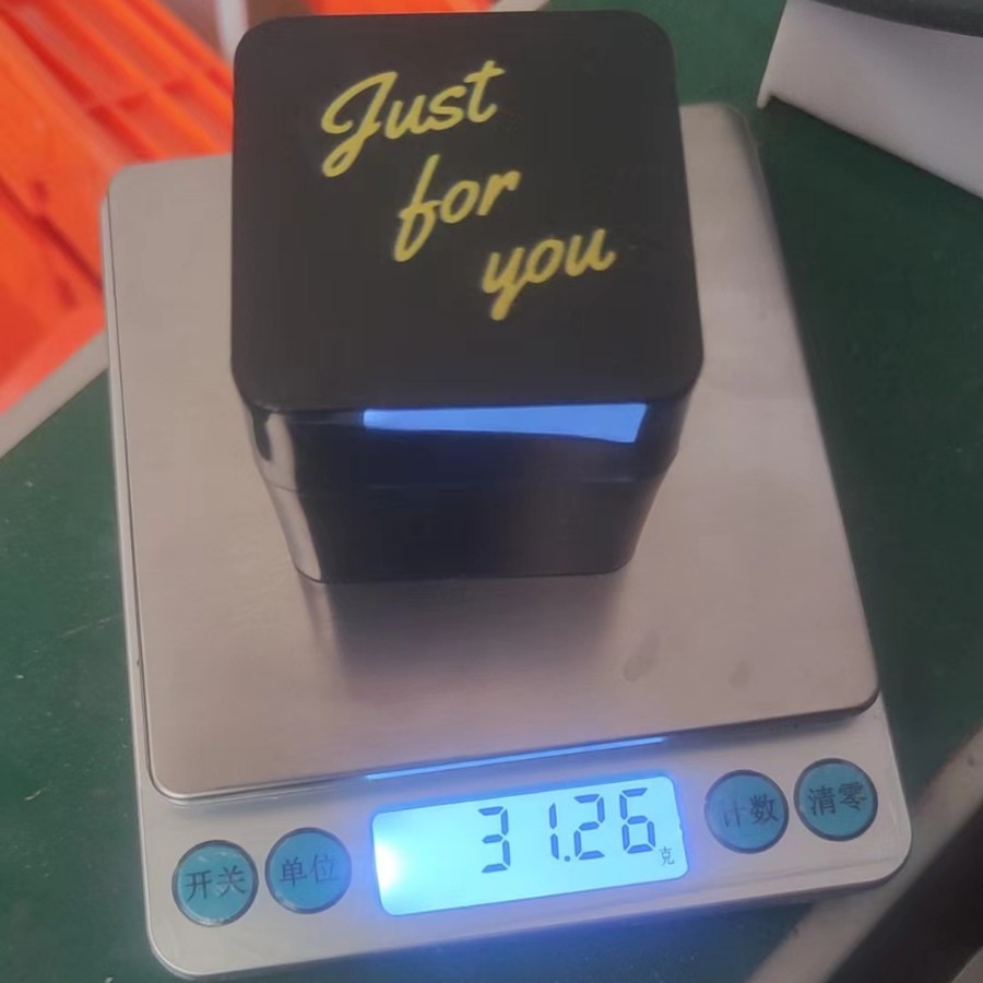 Cross-border Middle Finger Surprise Gift Box spoof middle finger surprise gift box whole person toy