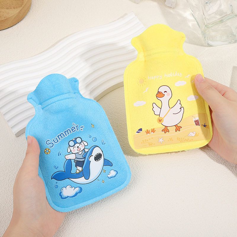 Cute cartoon student plush hot water bag winter thickened fleece-lined hand warmer explosion-proof portable mini warm handbag