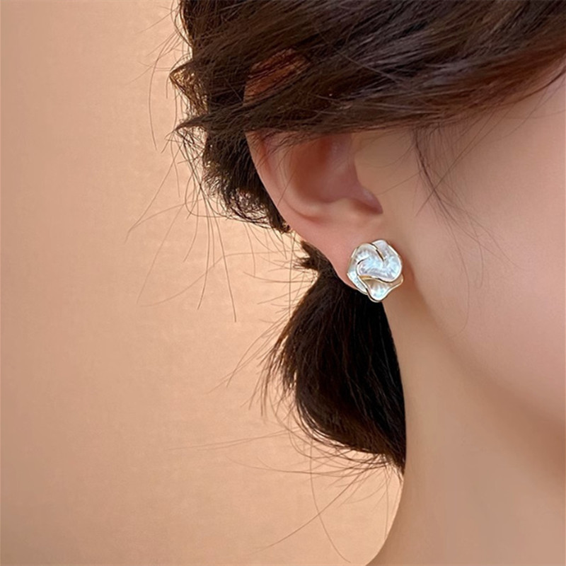 Korean Light Luxury Fashion Camellia Stud Earrings Ins Niche Design Minimalist Style Earrings Versatile High-End Earrings