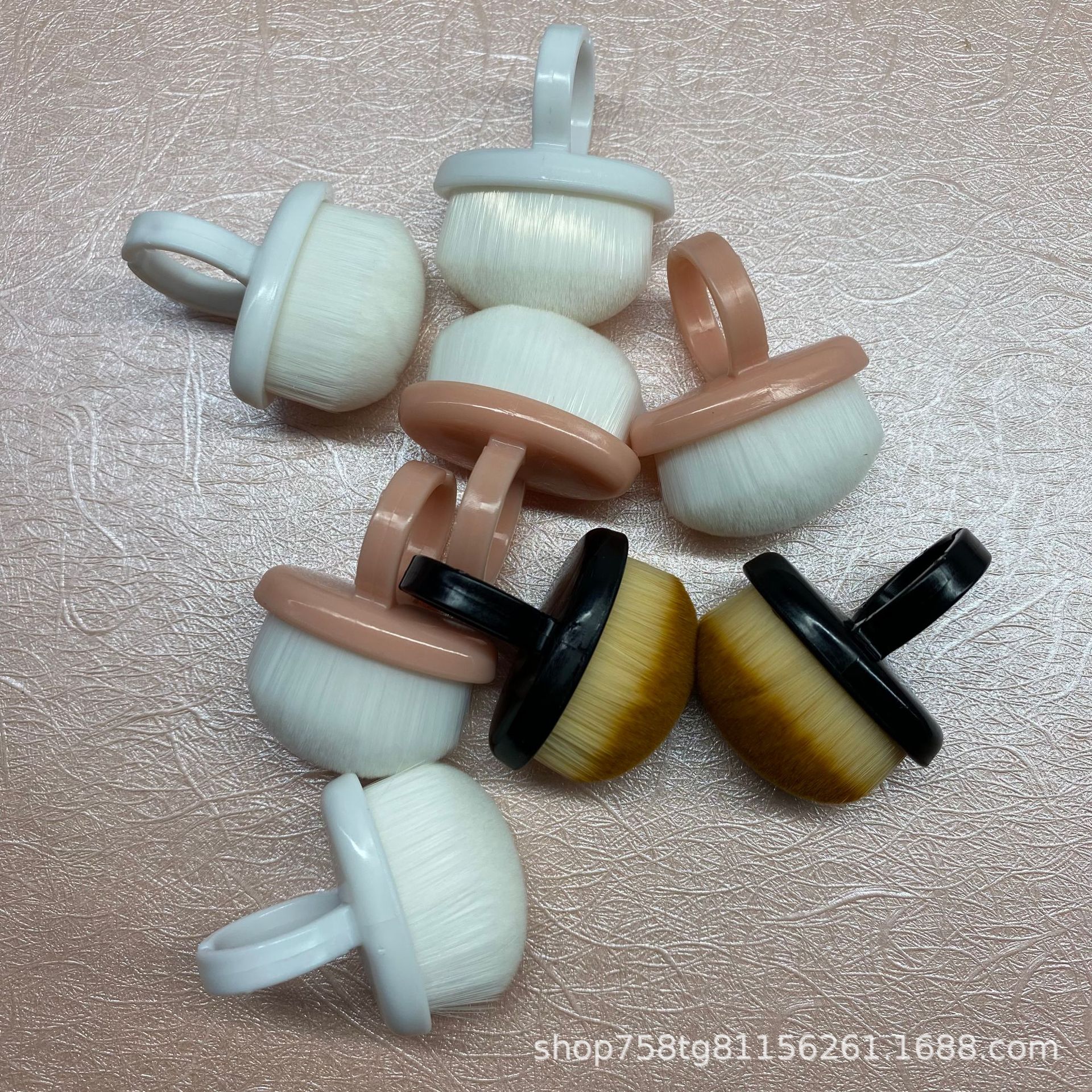 Cross-Border New Ring-Type Manicure Pre-Processing Rear Edge Dust Brush Finger Buckle Type Fine Soft Hair Dust Sweeping Tool