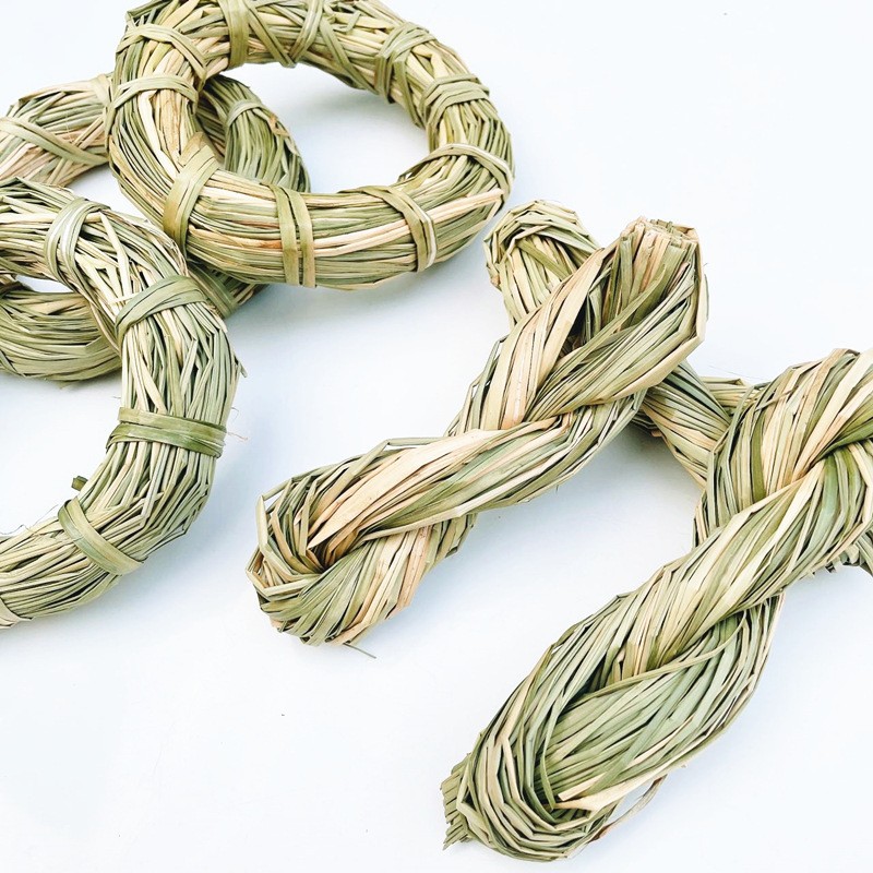 Pet Water Grass Twist Hand-Woven Twist Rabbit Grass Toy Hamster Grass Toy Small Pet Teething Grass Products