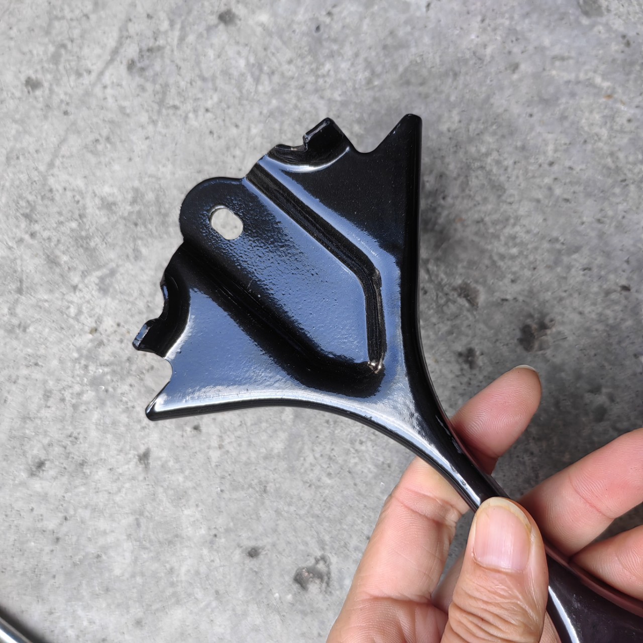 Car battery fixing bracket is suitable for Mazda CX5CX9 Atez KD5356031A