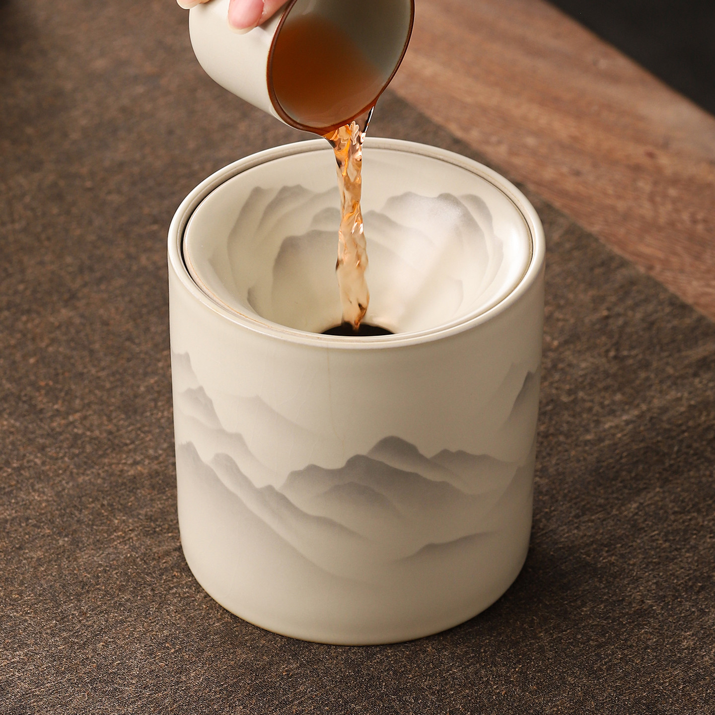 Ru Kiln Ashtray with Lid, Anti-Fly Ash, Large Ceramic Tea Waste Jar for Home Living Room Tea Table, Creative Retro Water Basin