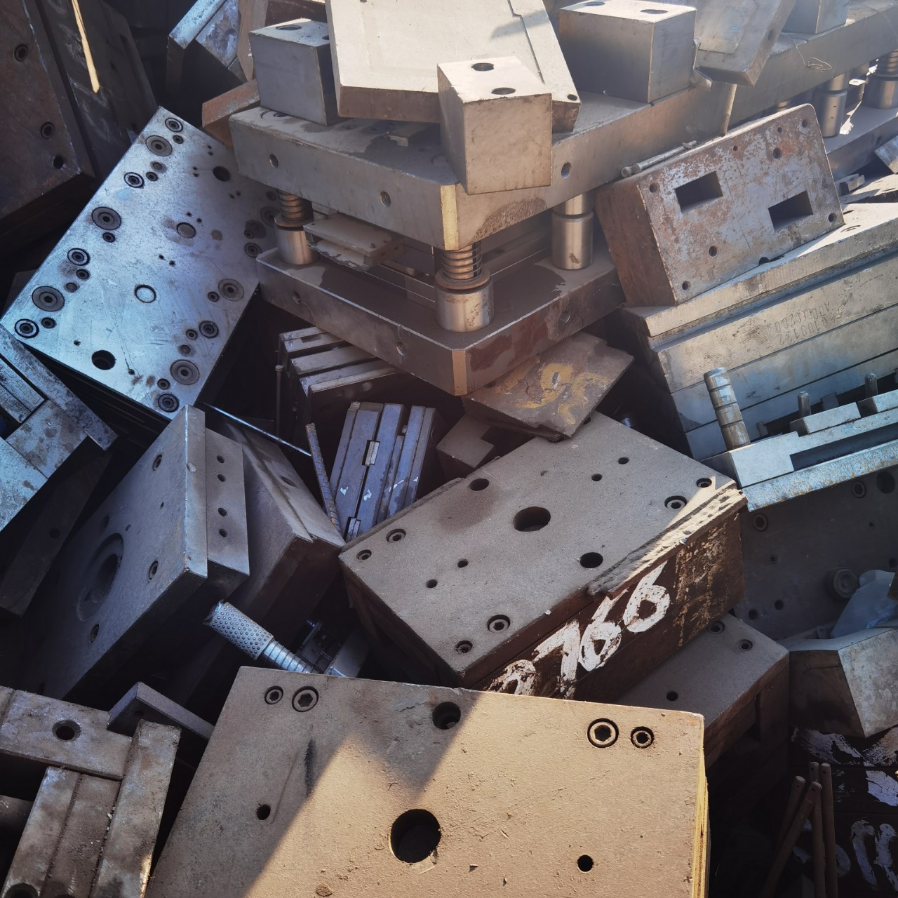 Waste Mold Recycling Long-Term Large-Scale Recycling of Molds Guangdong Specializes in Recycling Waste Copper, Waste Aluminum and Waste Molds