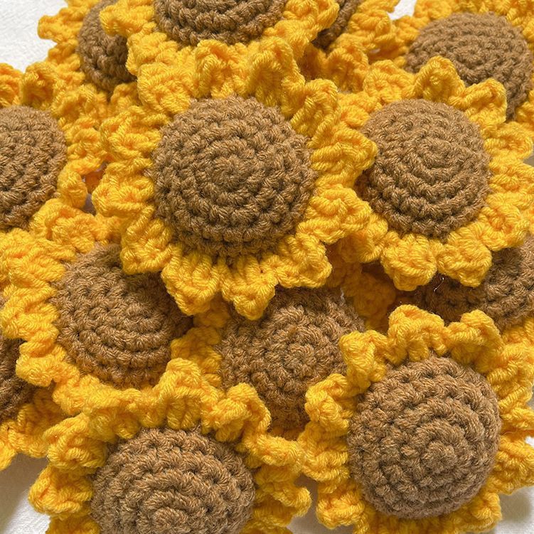 Hand-Knitted Sunflower Head, Simulated Yarn Crochet Flower, DIY Handmade Flower, Three-Dimensional Knitted Sunflower Finished Product