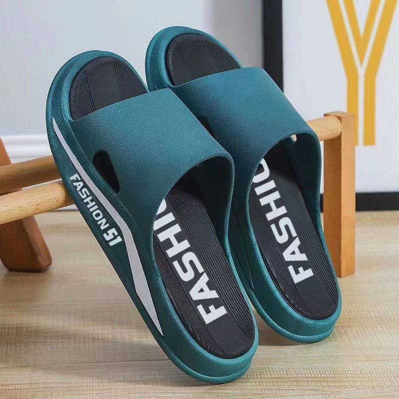 Новые тапочки 2024 года нескользящие с высоким уровнем дезодорирующие модные тапочки для мужчин летние супер мягкие сандалии