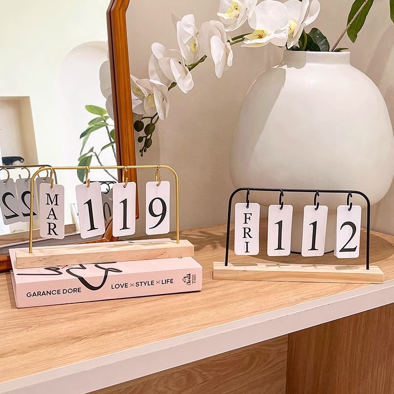 Nordic Style Wooden Flip Calendar Desk Calendar Ornament for Living Room, Entrance, Office Desktop, Wine Cabinet Decoration, Home Decor