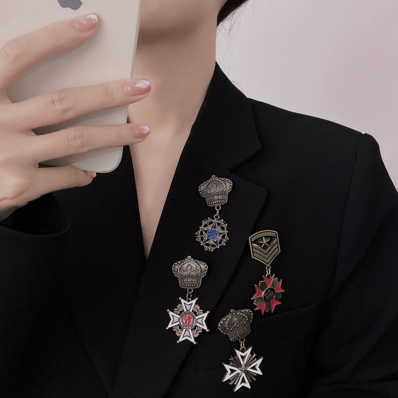 Qinggu do old military fan badge pin crown five-pointed star badge pin a generation of hair