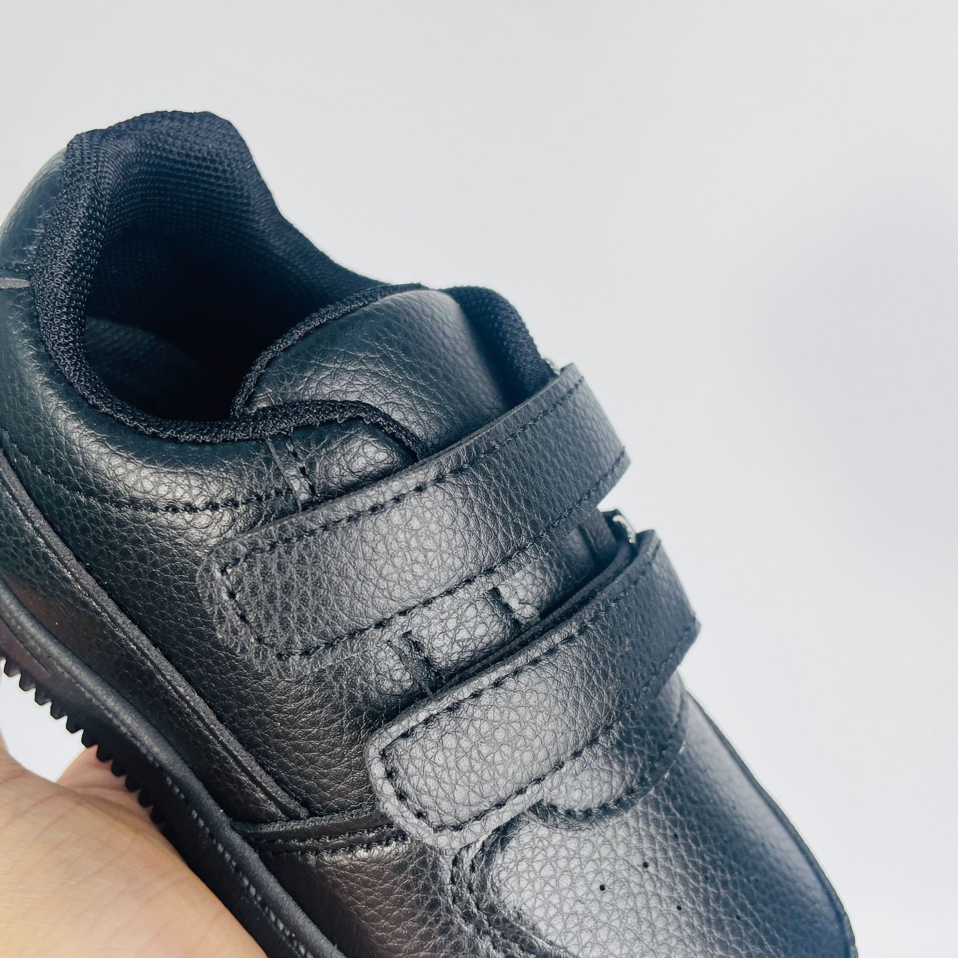 2025 black children's shoes new thick-soled soft-soled breathable wholesale factory direct student shoes skate shoes for export