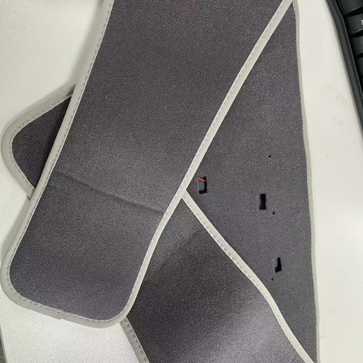 Sewing Factory Custom-Made Waist-Protecting Leather Cloth Cover Accessories, Shoulder Pads, Knee Belts, Sheath Edges, Can Be Customized with Drawings and Samples