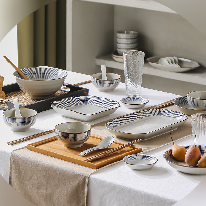 Набор посуды и палочек для еды в японском стиле, комбинация керамических тарелок и посуды, столовая посуда с подглазурной окраской, белый фарфор, доступная роскошь, ретро