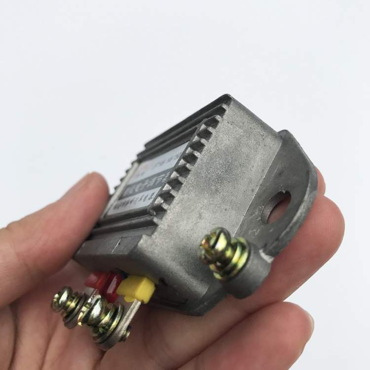 12V24V universal automobile generator electronic regulator 14V28V regulator 1500w