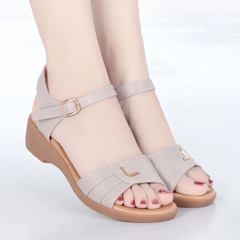 Summer Mother's Sandals Women's Wedge Flat Leather Soft Bottom Middle-aged and Elderly Middle Heel Beef Sole All-match Non-slip Sandals